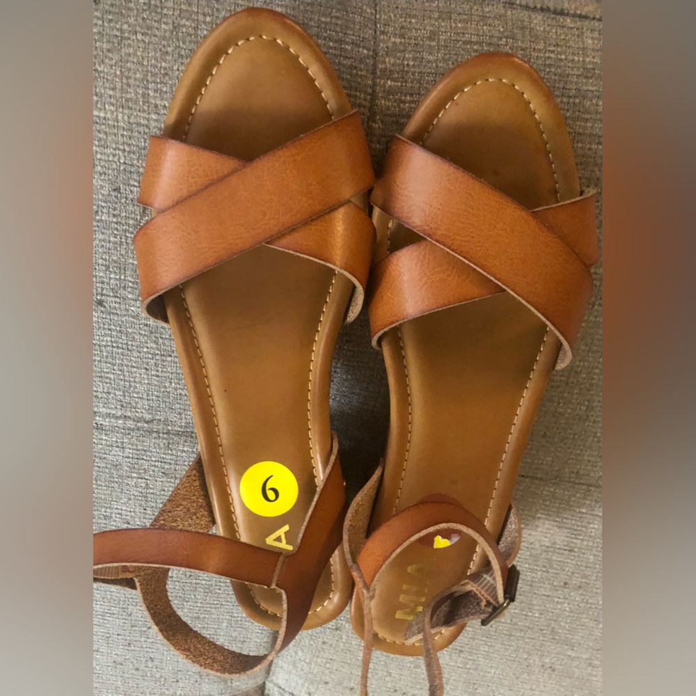 MIA Susan platform clogs in brown crisscross straps and an ankle buckle Size 9 - Picture 1 of 4